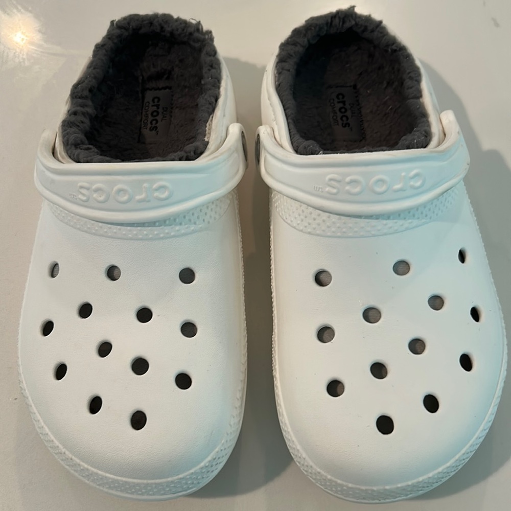 Crocs classic fur lined clog in white